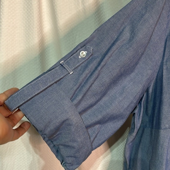 Karen Scott 2x blue chambray longer style button down blouse 💯 cotton euc - Picture 2 of 6
